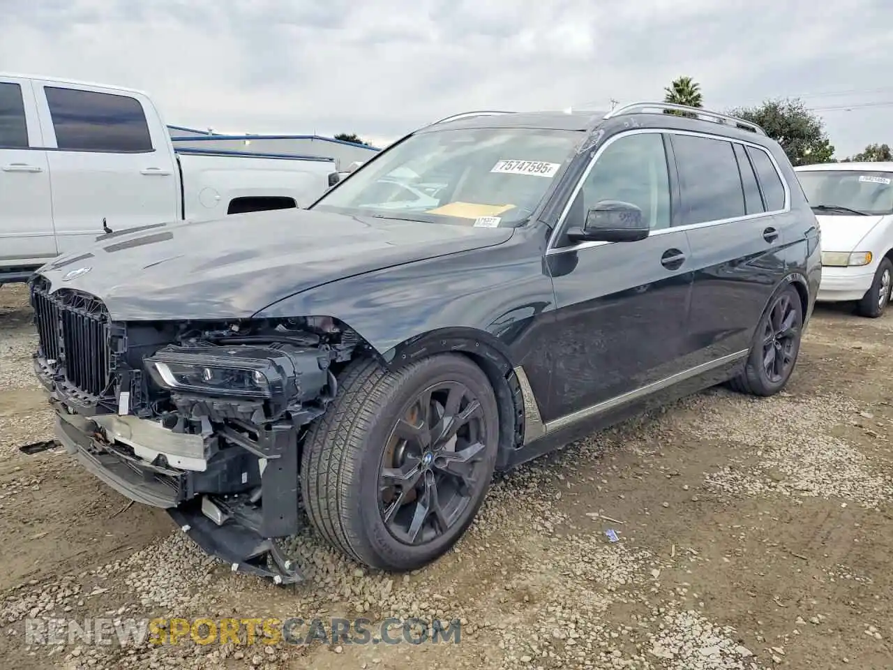 1 Photograph of a damaged car 5UX23EM07S9Z37299 BMW X7 2025