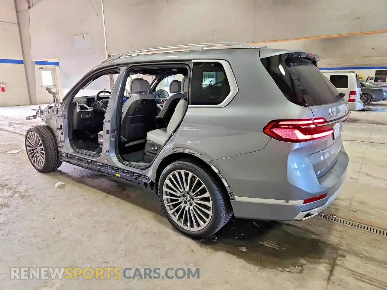 2 Фотография поврежденного автомобиля 5UX23EM07S9Z89841 BMW X7 2025