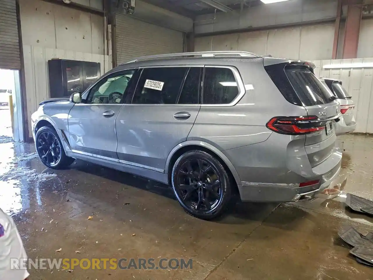 2 Photograph of a damaged car 5UX23EM08S9001109 BMW X7 2025