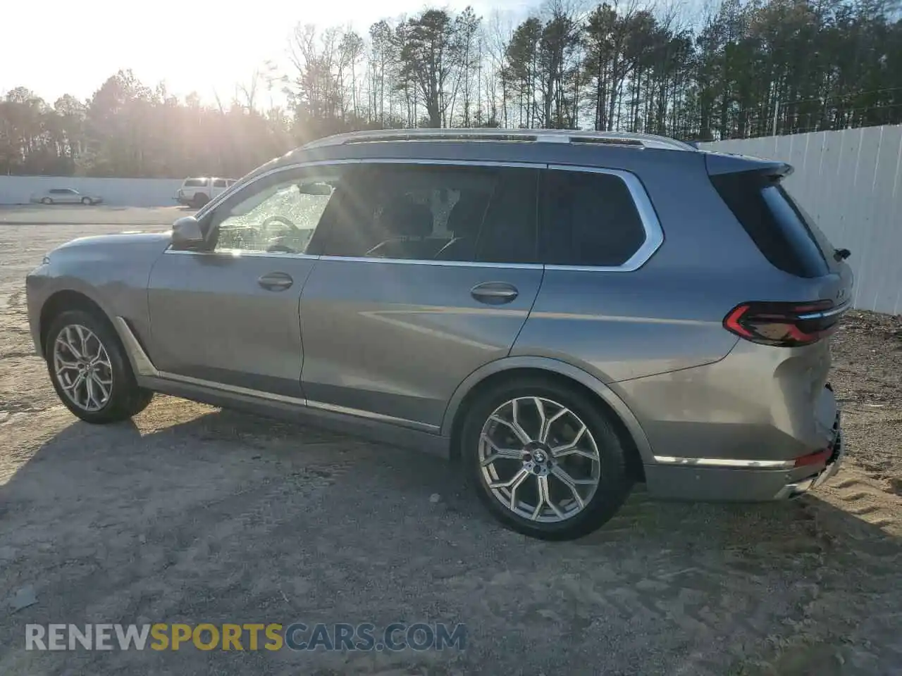 2 Photograph of a damaged car 5UX23EM08S9W68178 BMW X7 2025