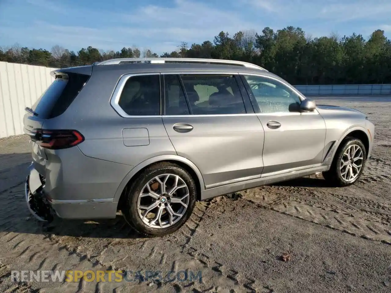 3 Photograph of a damaged car 5UX23EM08S9W68178 BMW X7 2025