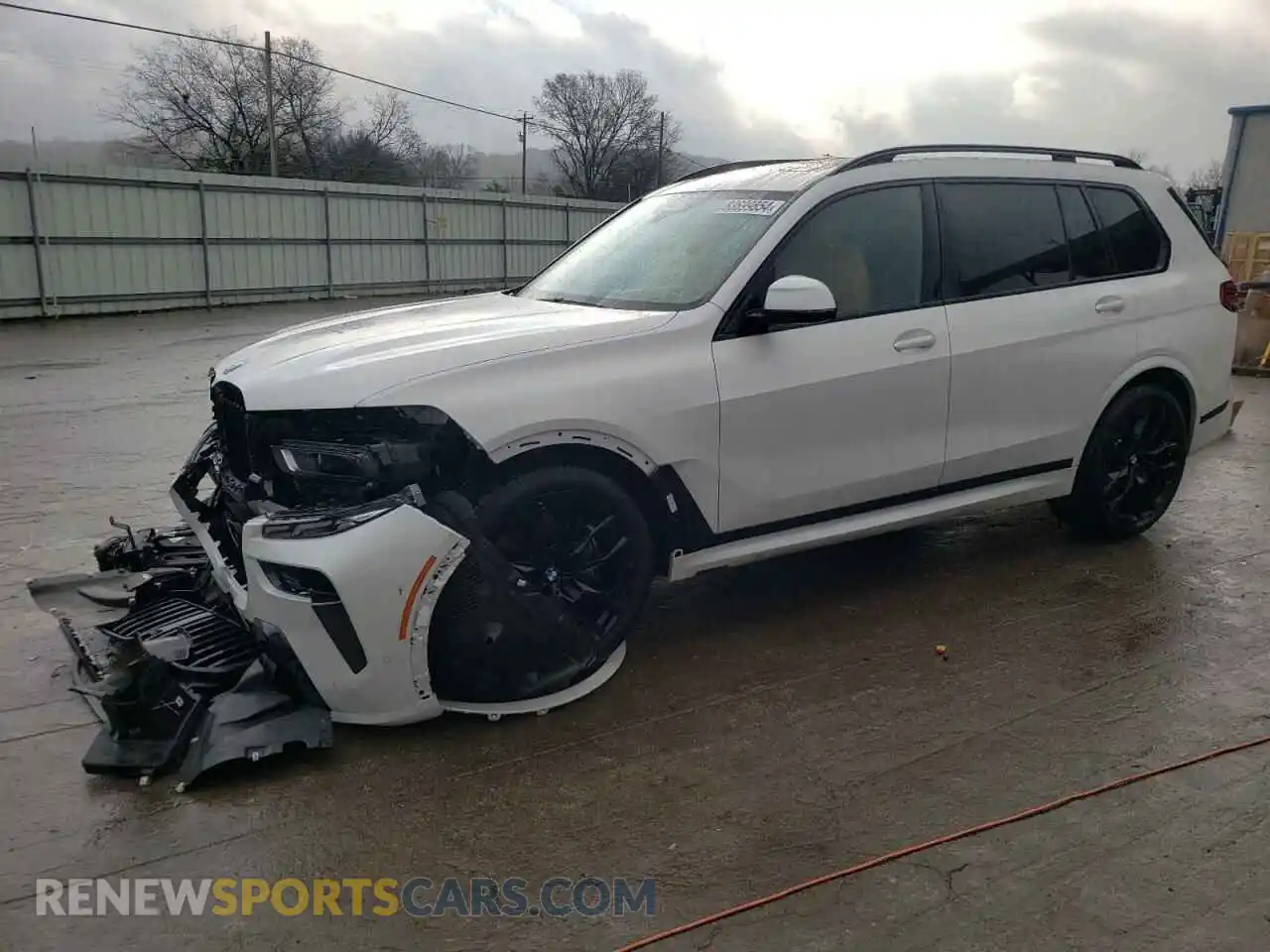 1 Photograph of a damaged car 5UX23EM08S9X18092 BMW X7 2025
