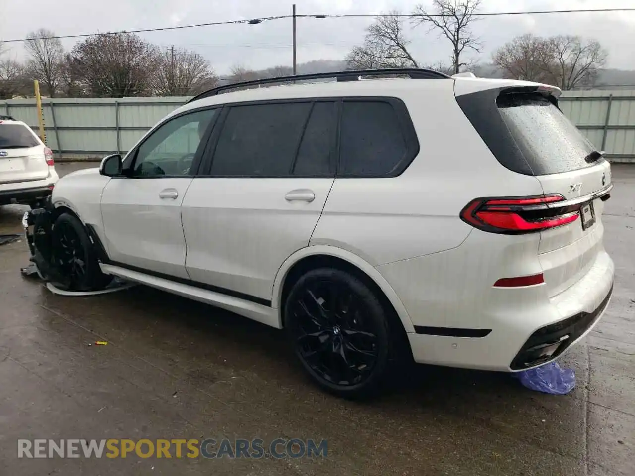 2 Photograph of a damaged car 5UX23EM08S9X18092 BMW X7 2025