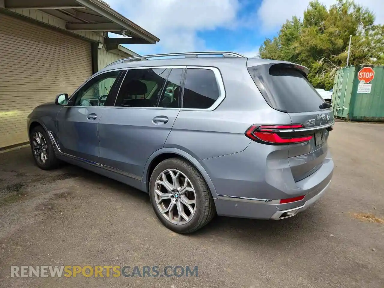 2 fotografías del automóvil dañado 5UX23EM08S9X26256 BMW X7 2025