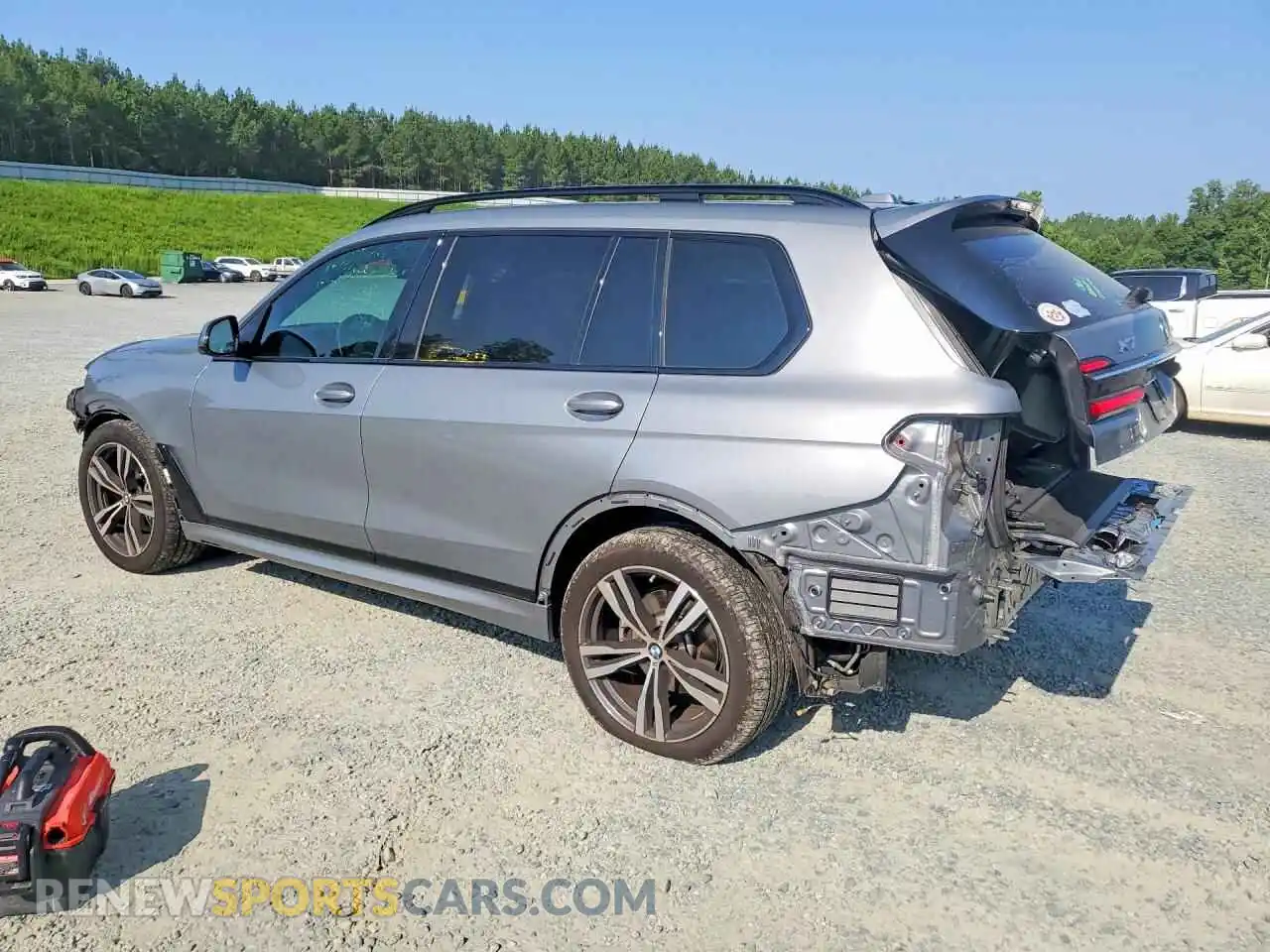 2 Photograph of a damaged car 5UX23EM08S9Y80207 BMW X7 2025