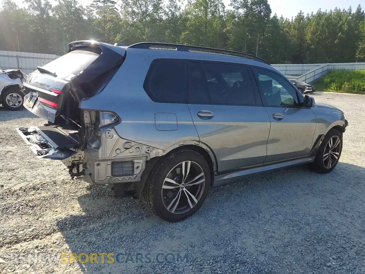 3 Photograph of a damaged car 5UX23EM08S9Y80207 BMW X7 2025