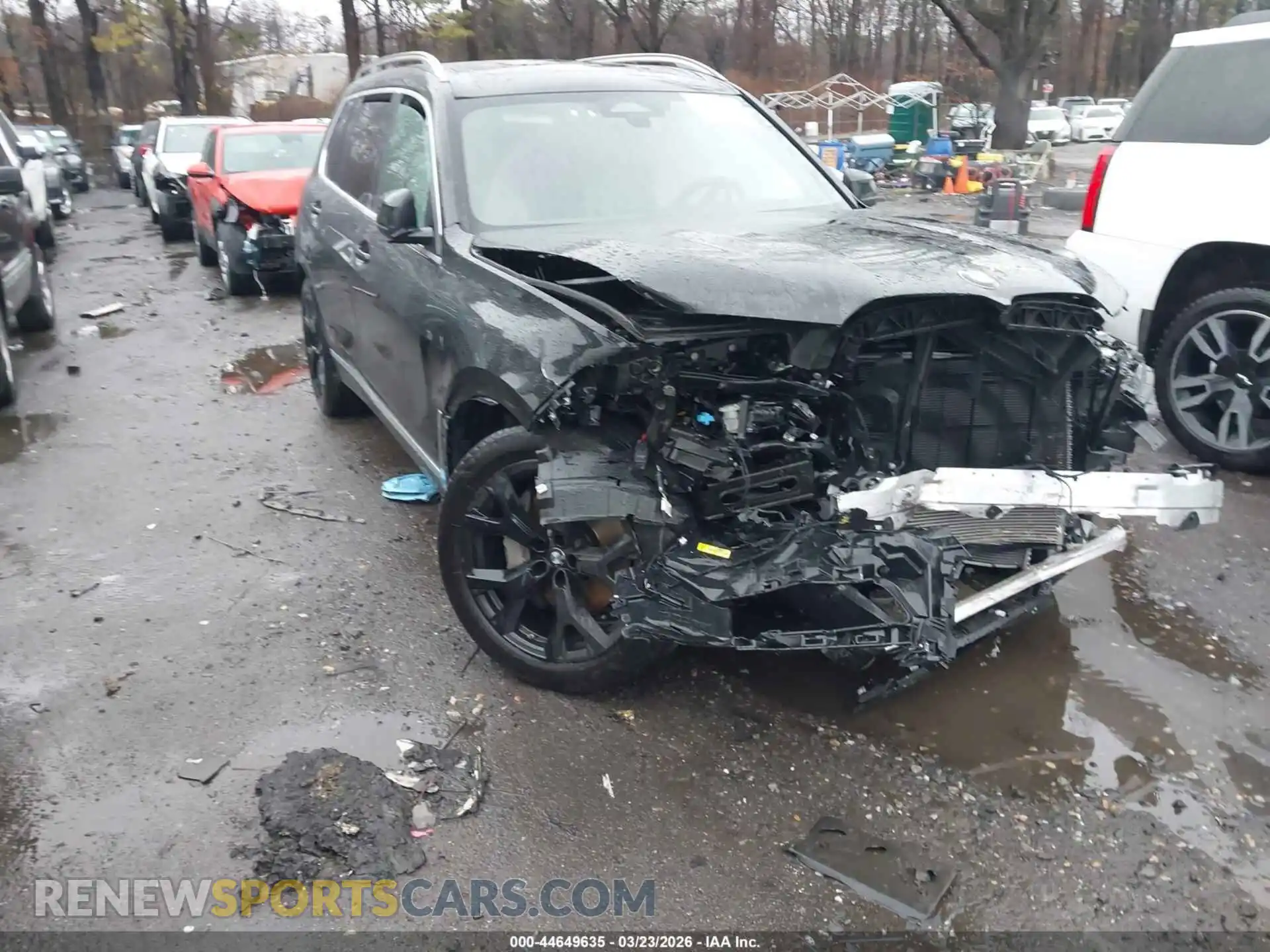 1 Photograph of a damaged car 5UX23EM08S9Z94272 BMW X7 2025