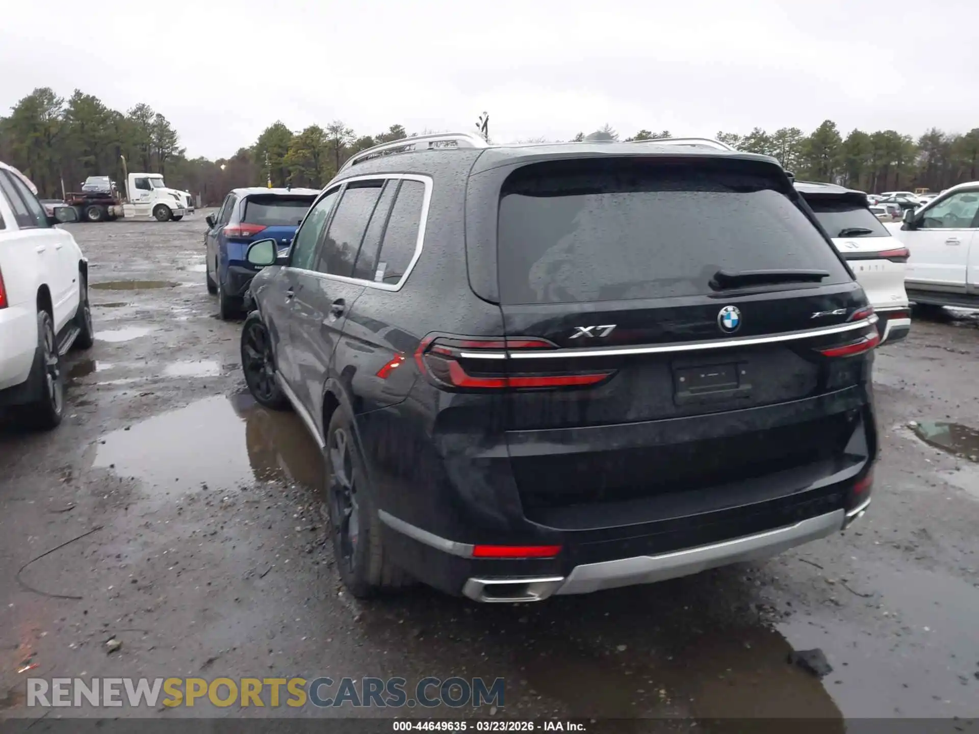 3 Photograph of a damaged car 5UX23EM08S9Z94272 BMW X7 2025