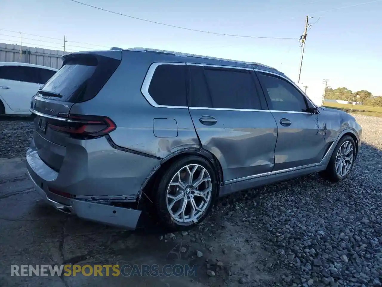 3 Photograph of a damaged car 5UX23EM09S9X62232 BMW X7 2025