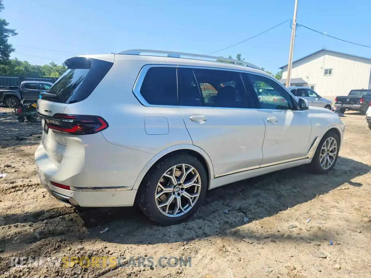 3 Photograph of a damaged car 5UX23EM09S9Y85156 BMW X7 2025