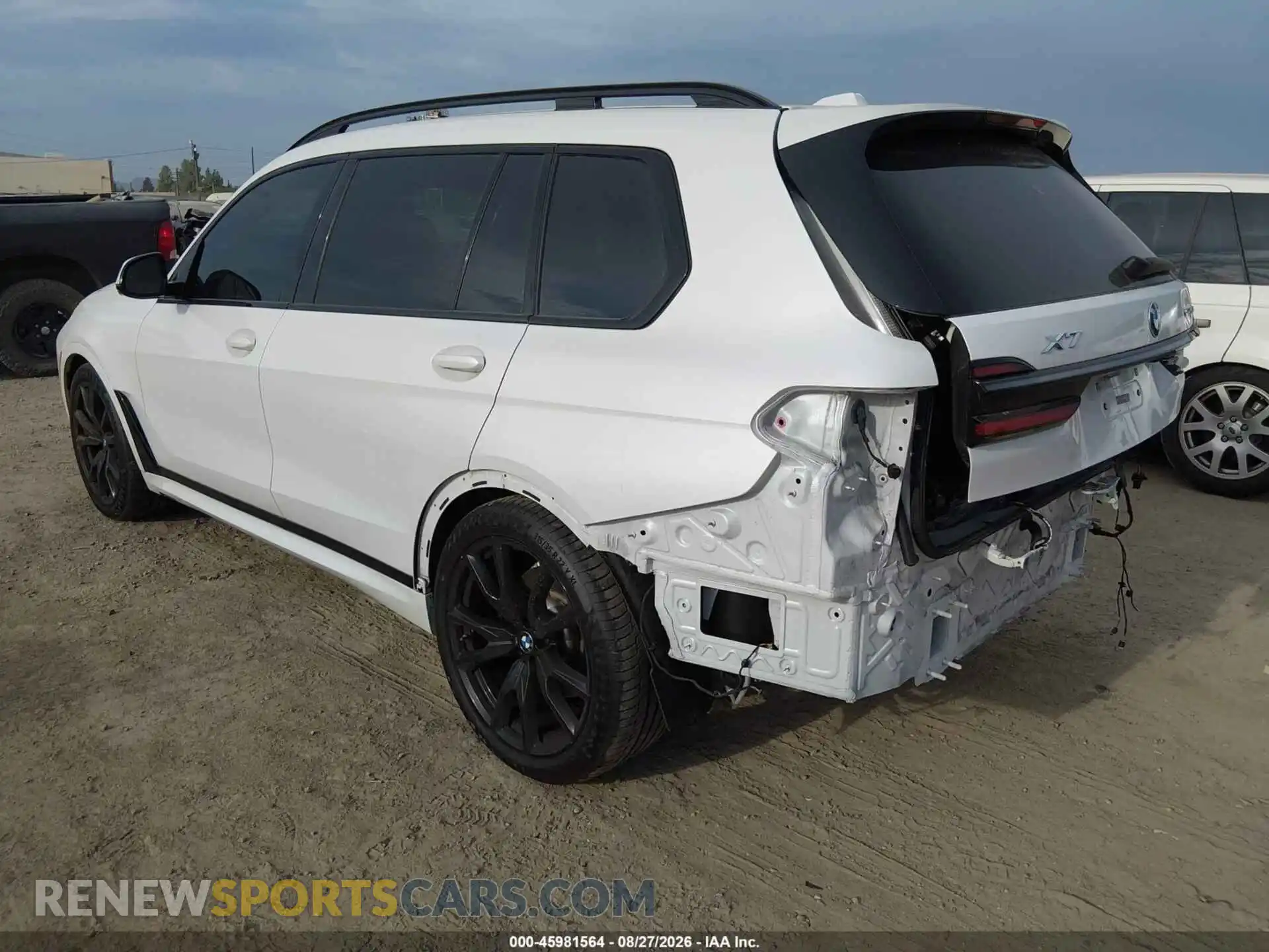 3 Photograph of a damaged car 5UX23EM09S9Z84365 BMW X7 2025