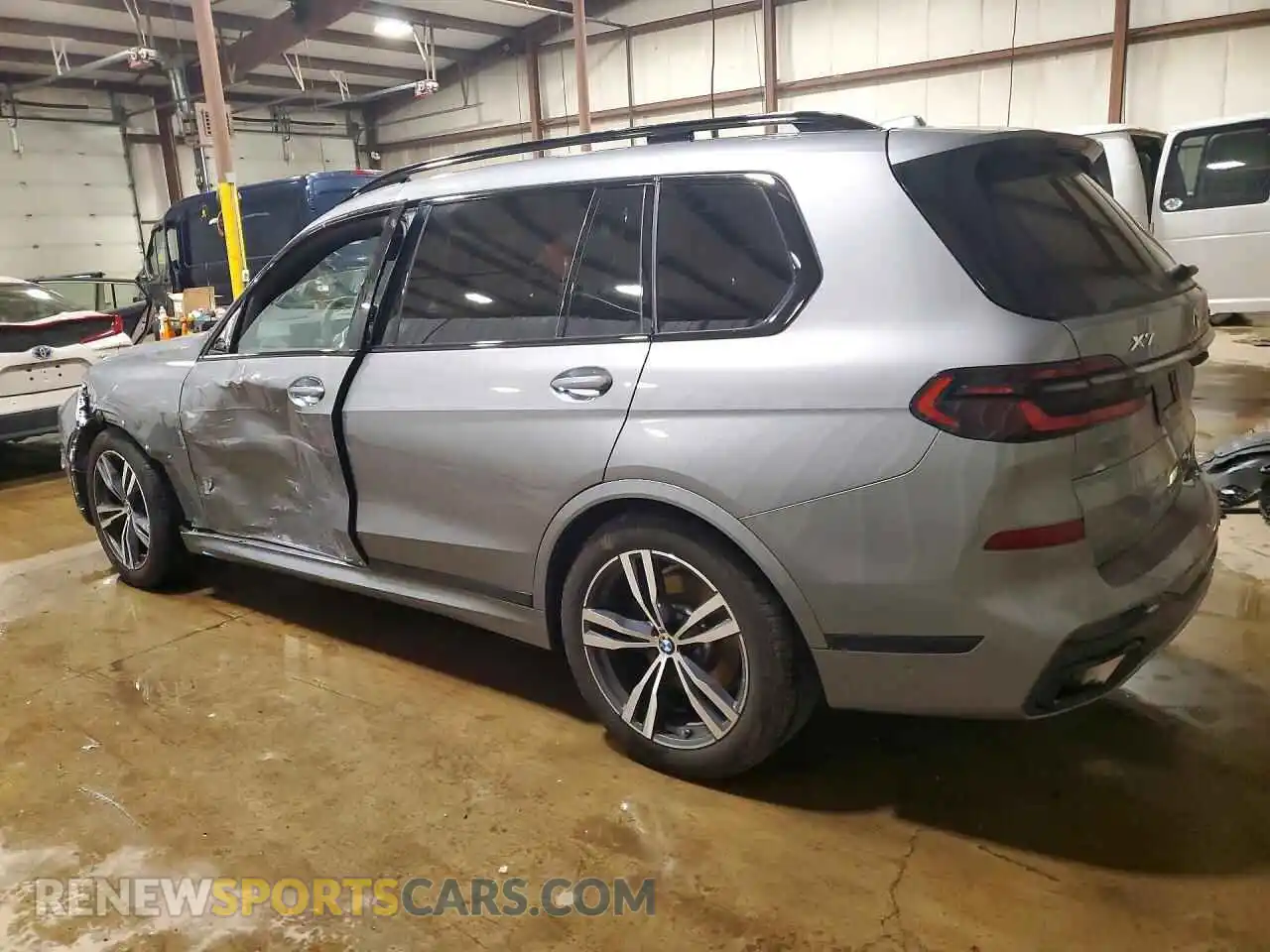 2 Photograph of a damaged car 5UX23EM09S9Z90117 BMW X7 2025
