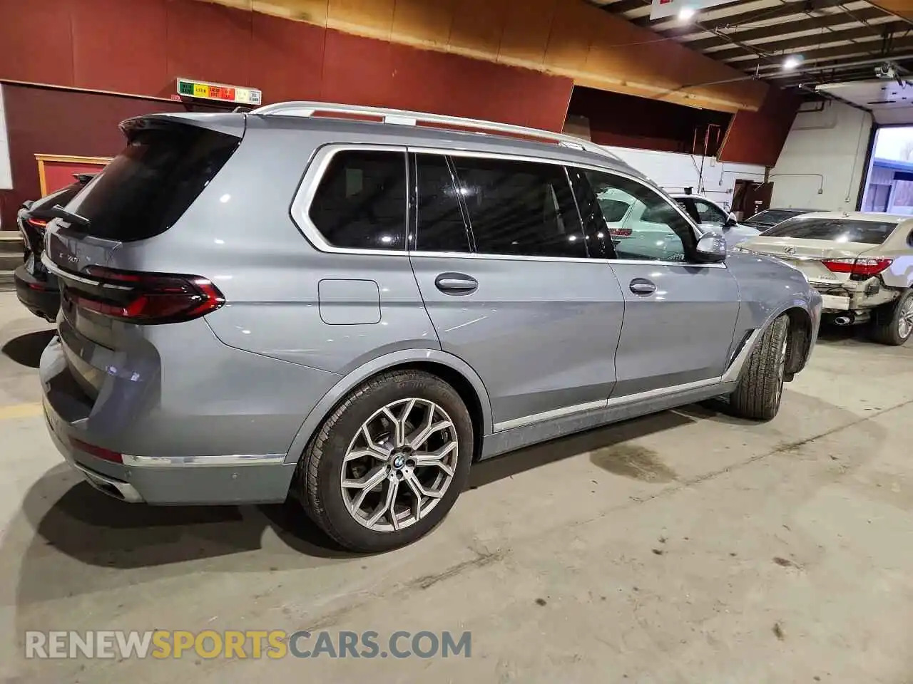 3 Photograph of a damaged car 5UX23EM0XS9W26871 BMW X7 2025
