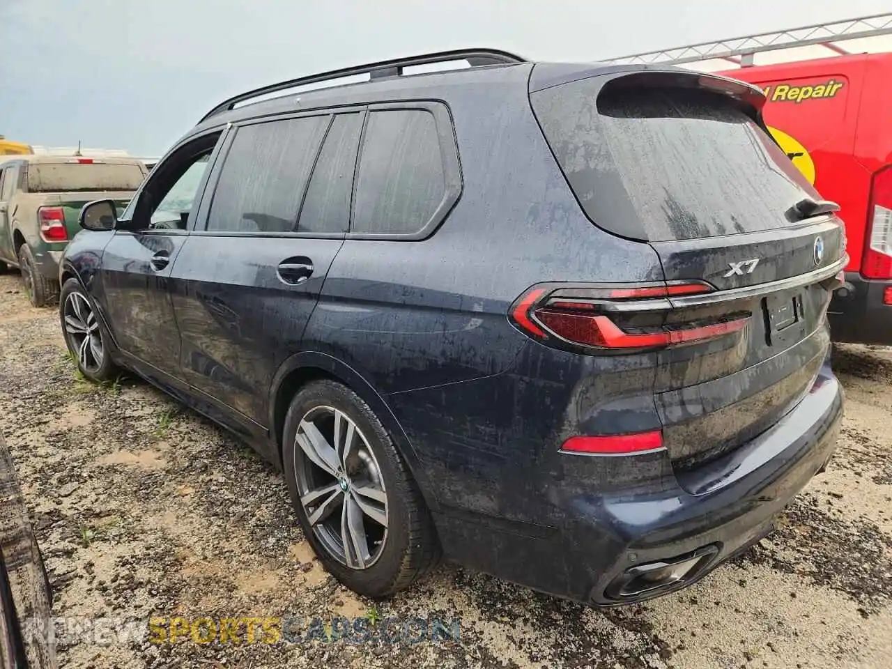 2 Photograph of a damaged car 5UX23EM0XS9W82485 BMW X7 2025