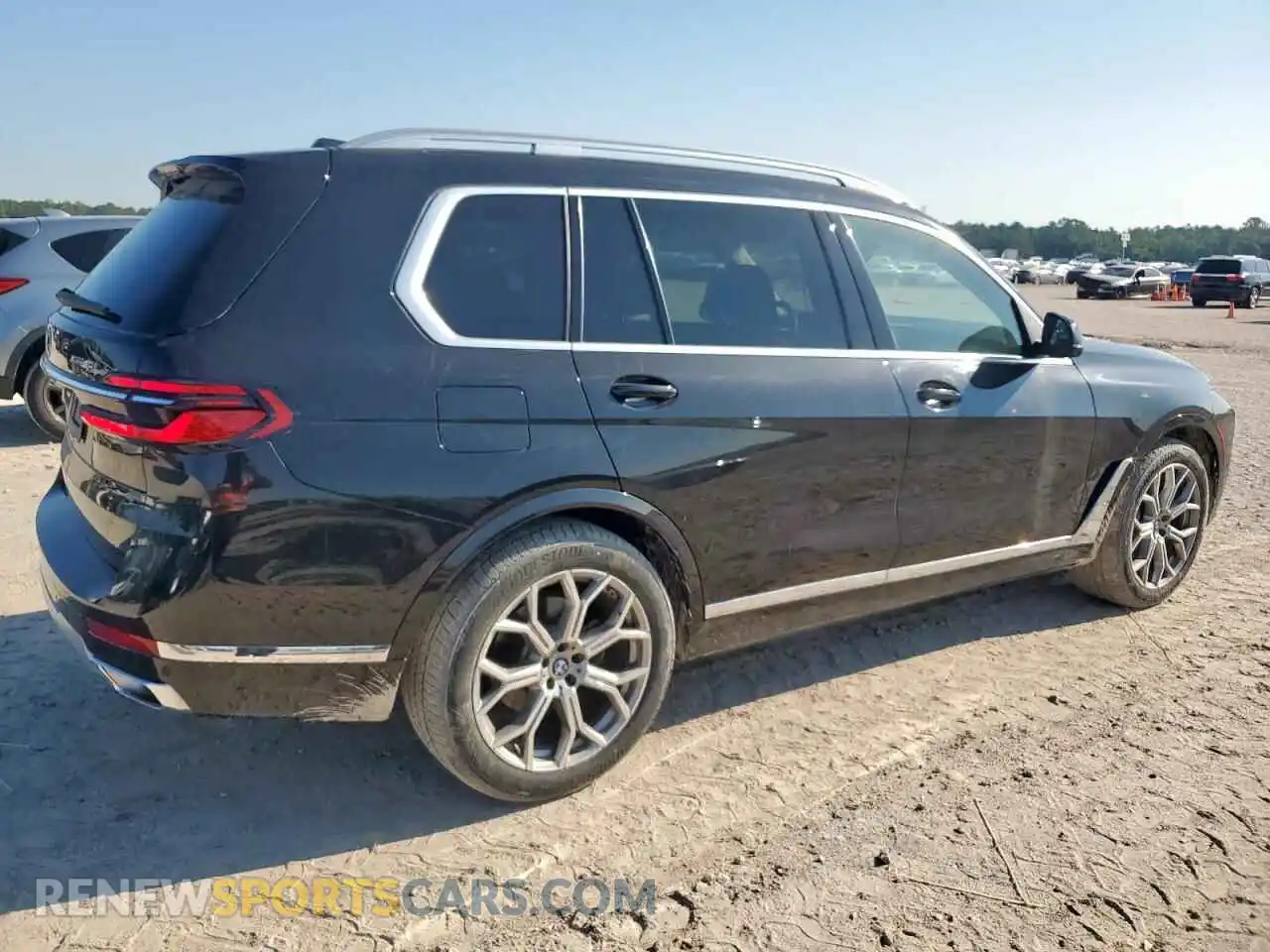 3 Photograph of a damaged car 5UX23EM0XS9X16442 BMW X7 2025