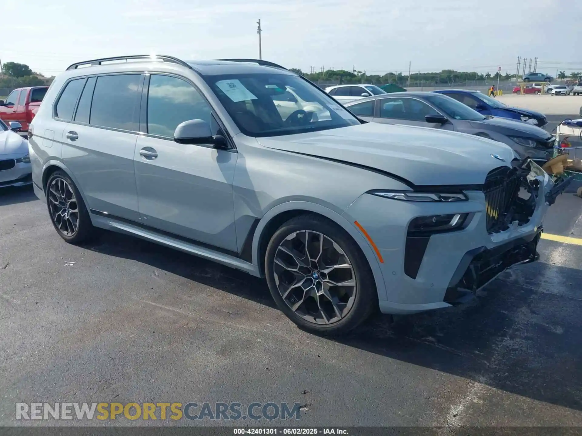 1 Photograph of a damaged car 5UX23EM0XS9X34505 BMW X7 2025