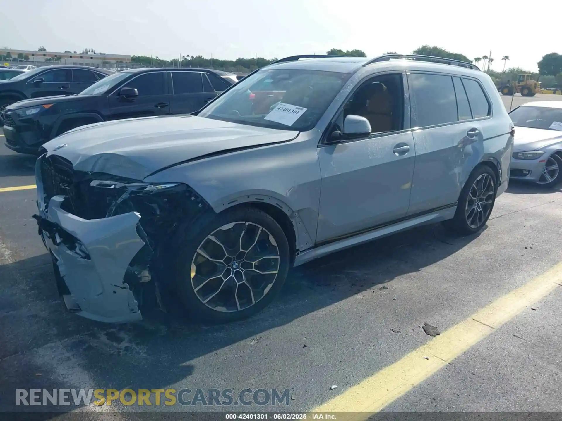 2 Photograph of a damaged car 5UX23EM0XS9X34505 BMW X7 2025