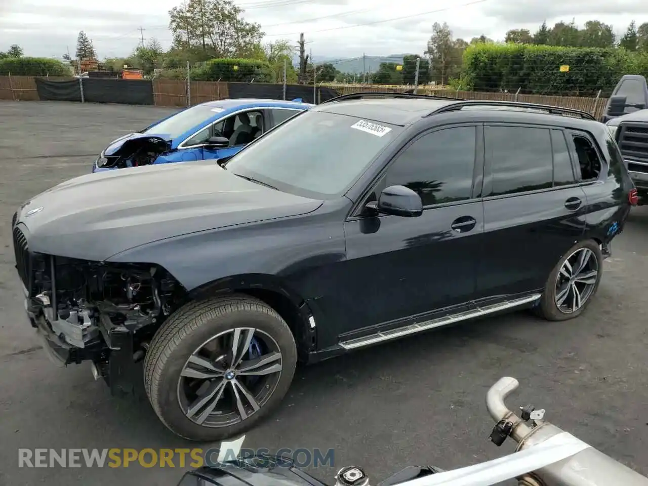 1 Photograph of a damaged car 5UX23EM0XS9X70677 BMW X7 2025