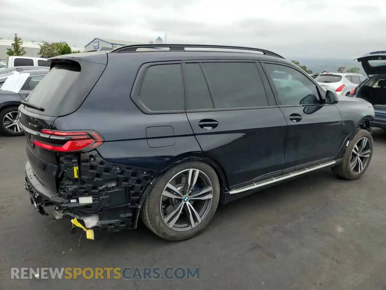 3 Photograph of a damaged car 5UX23EM0XS9X70677 BMW X7 2025