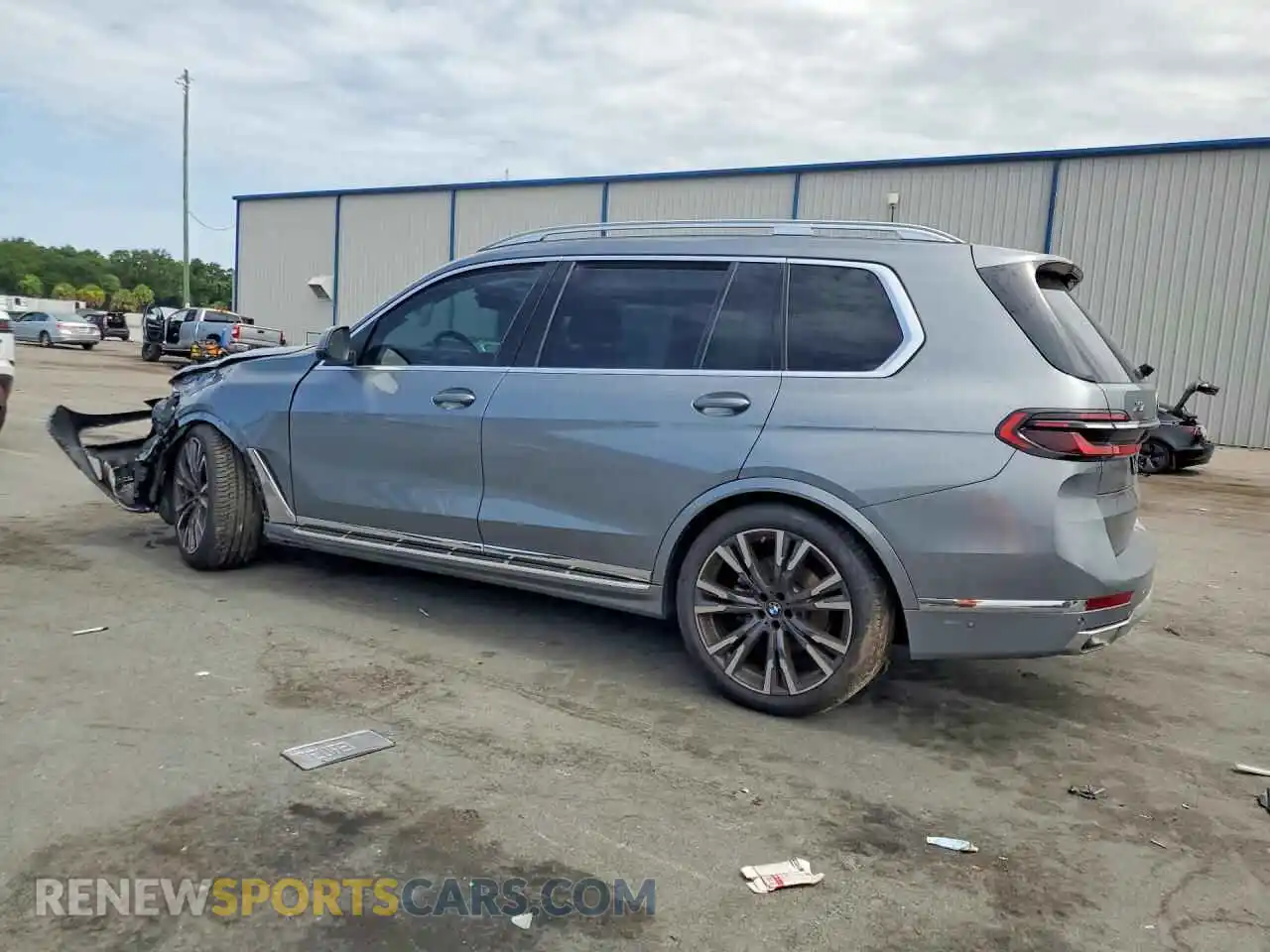 2 fotografías del automóvil dañado 5UX23EM0XS9X81257 BMW X7 2025