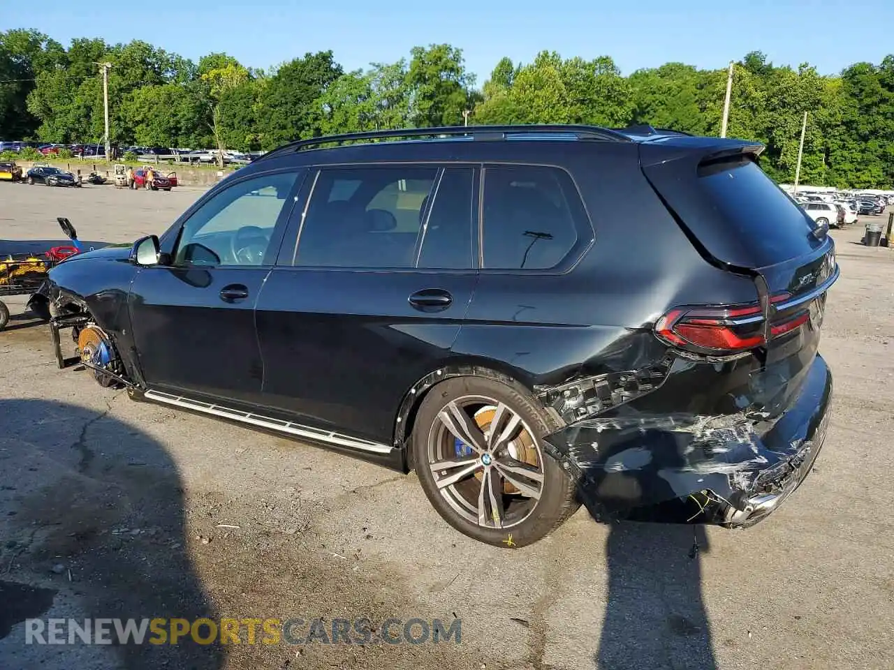 2 Photograph of a damaged car 5UX23EM0XS9Y26777 BMW X7 2025