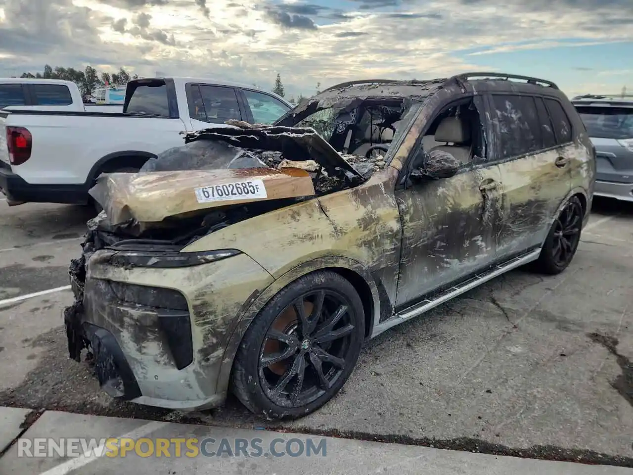 1 Photograph of a damaged car 5UX23EM0XS9Y47418 BMW X7 2025