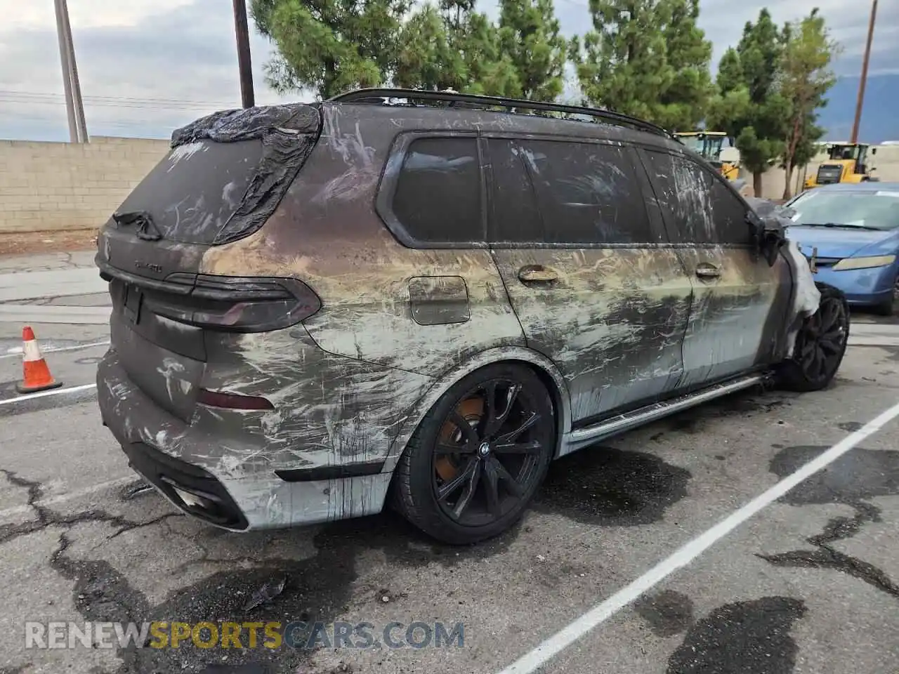 3 Photograph of a damaged car 5UX23EM0XS9Y47418 BMW X7 2025