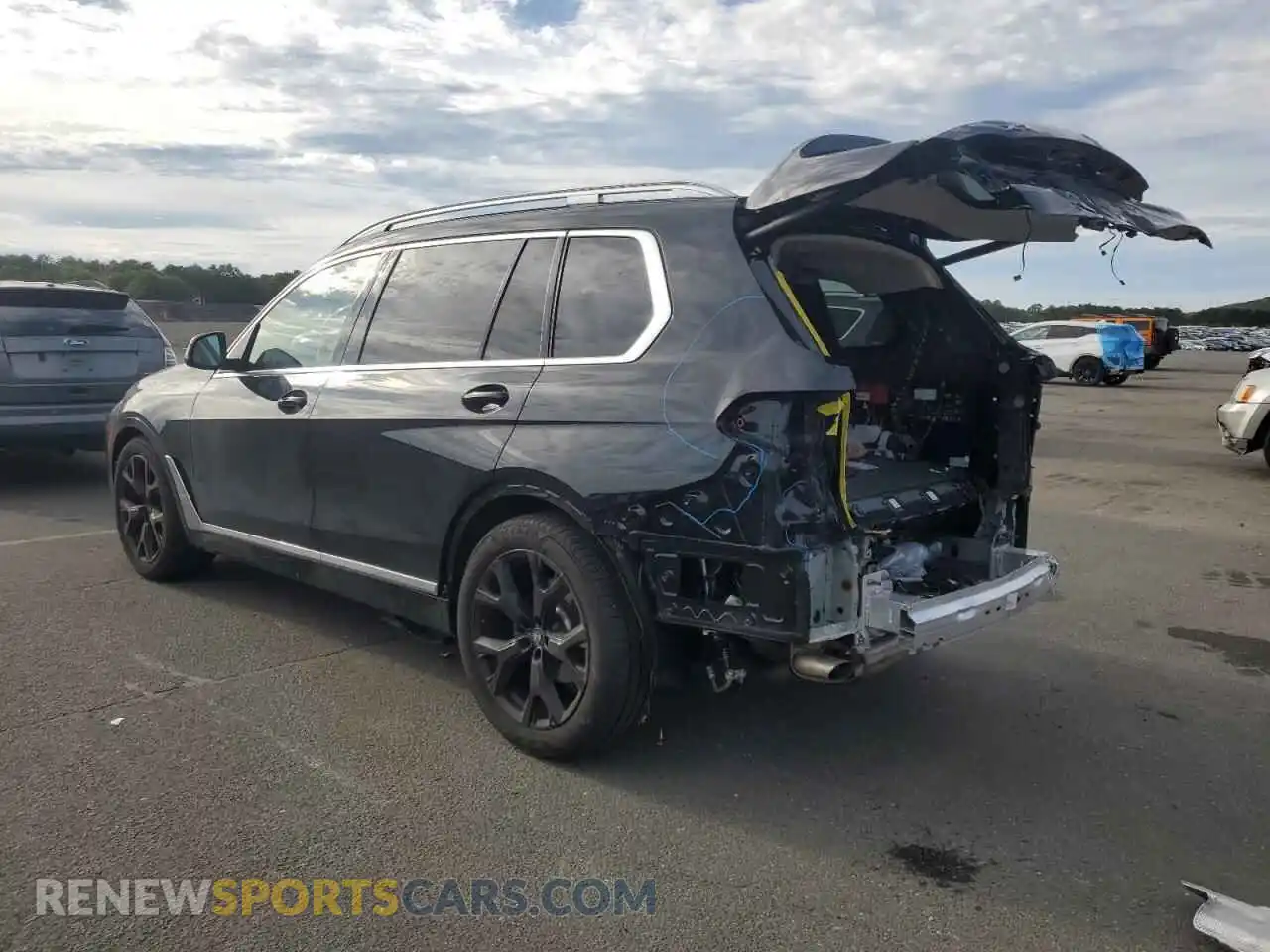 2 Photograph of a damaged car 5UX23EM0XS9Y84002 BMW X7 2025