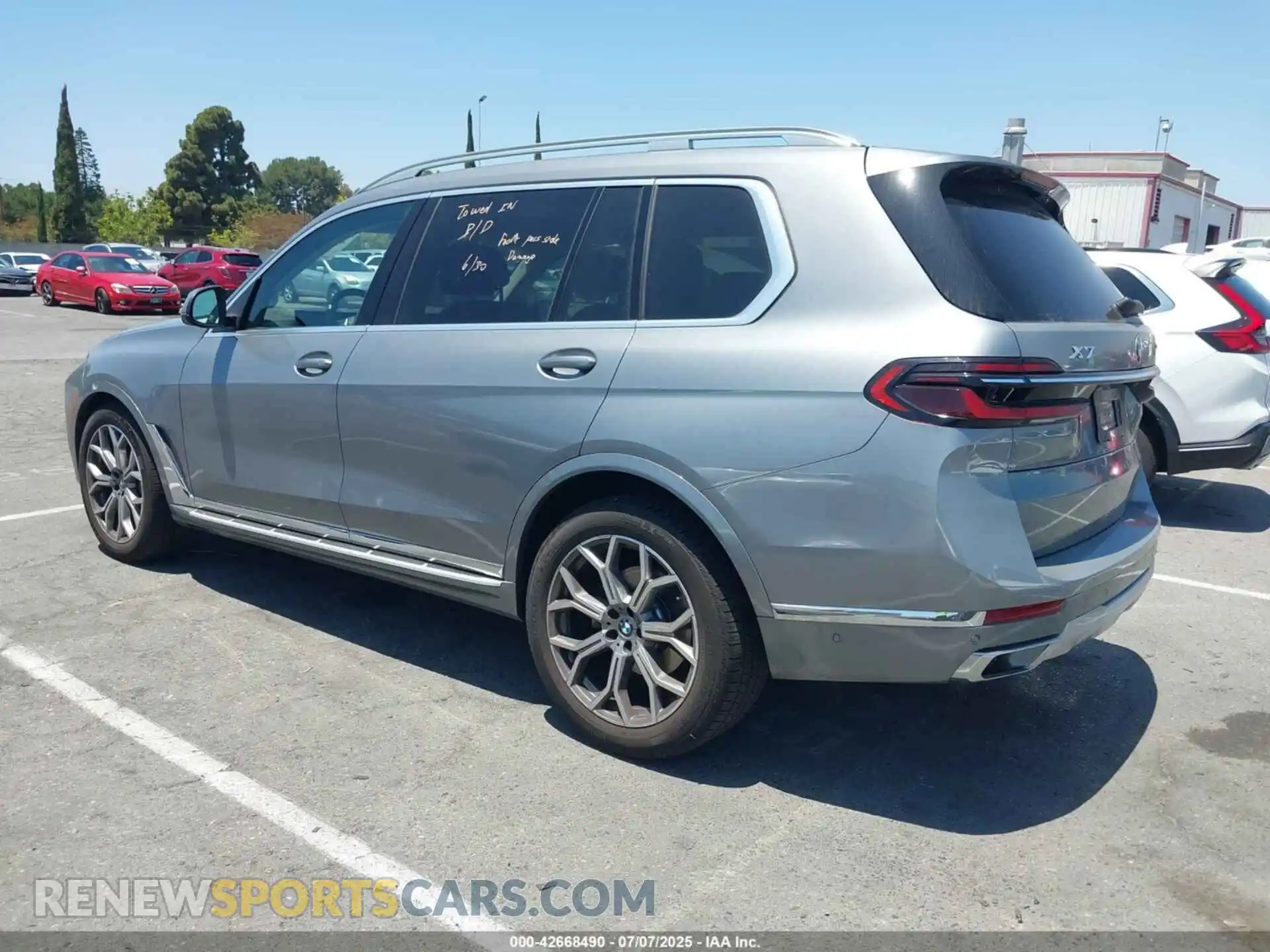 3 Фотография поврежденного автомобиля 5UX23EM0XS9Z20061 BMW X7 2025