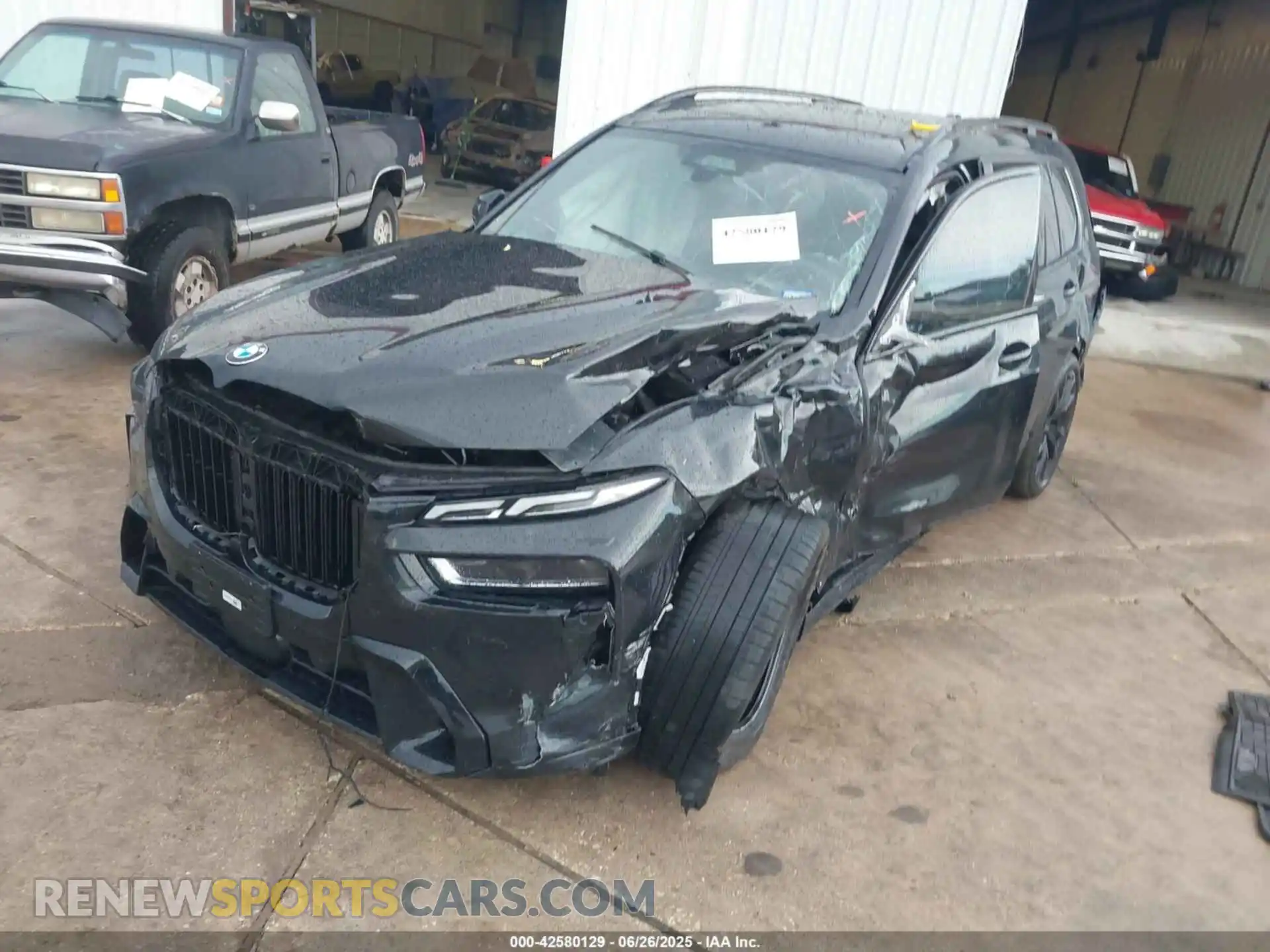 2 fotografías del automóvil dañado 5UX23EM0XS9Z21811 BMW X7 2025