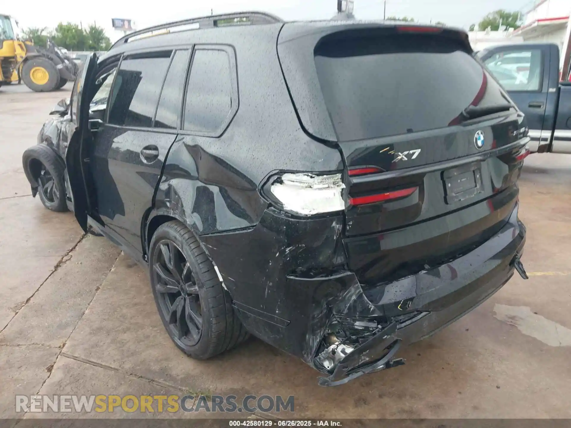 3 fotografías del automóvil dañado 5UX23EM0XS9Z21811 BMW X7 2025