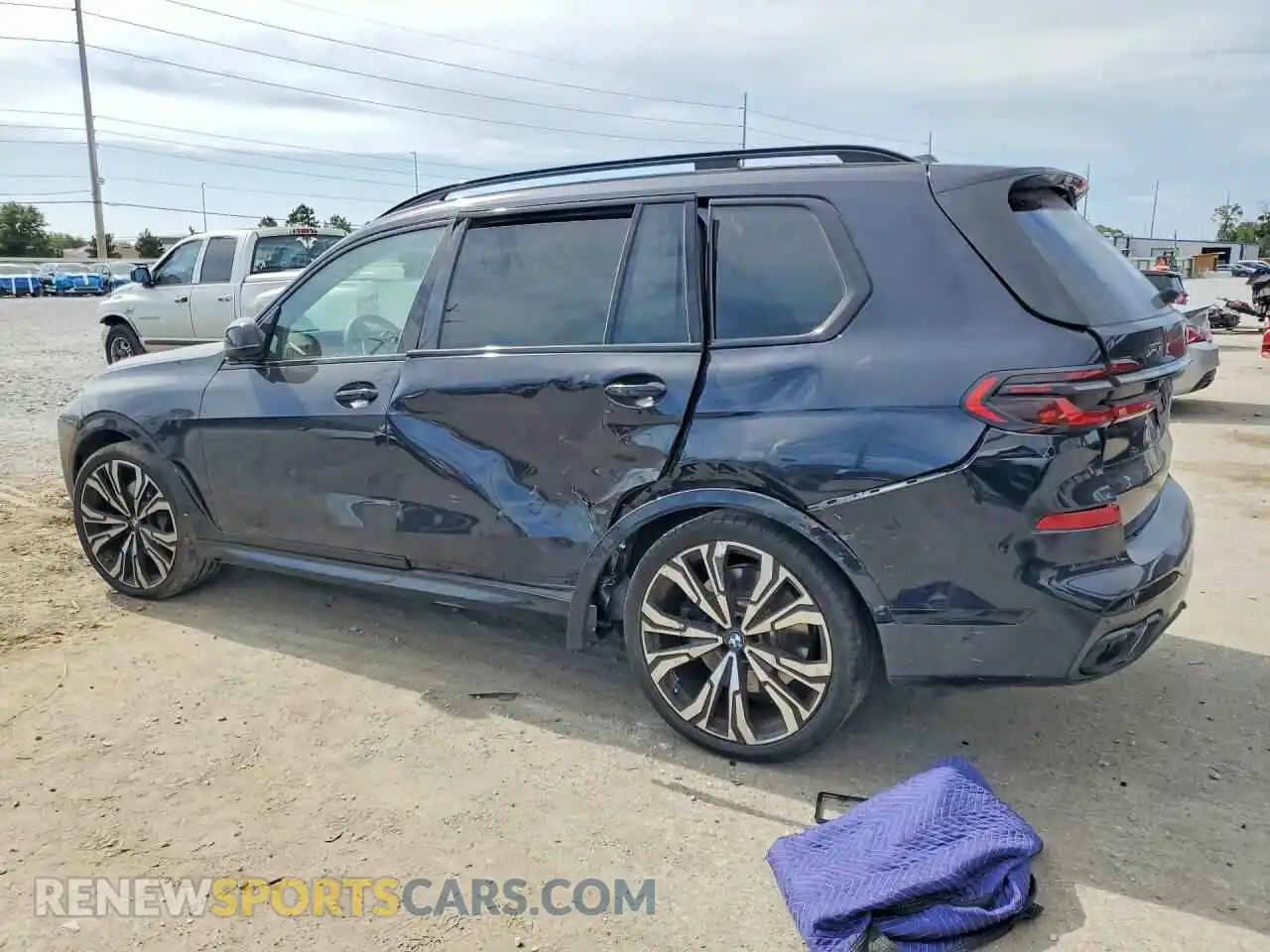 2 fotografías del automóvil dañado 5UX33EM06S9Y31091 BMW X7 2025