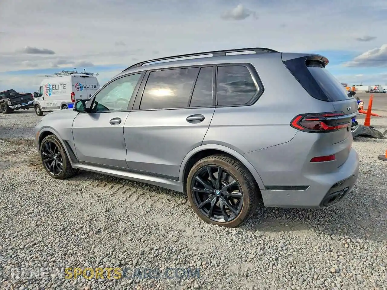 2 Photograph of a damaged car 5UX33EM08S9Y52072 BMW X7 2025