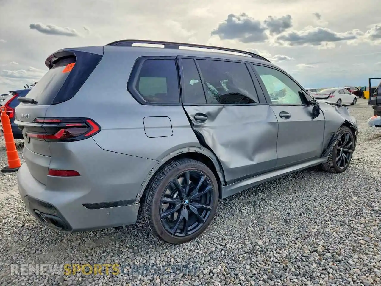 3 Photograph of a damaged car 5UX33EM08S9Y52072 BMW X7 2025