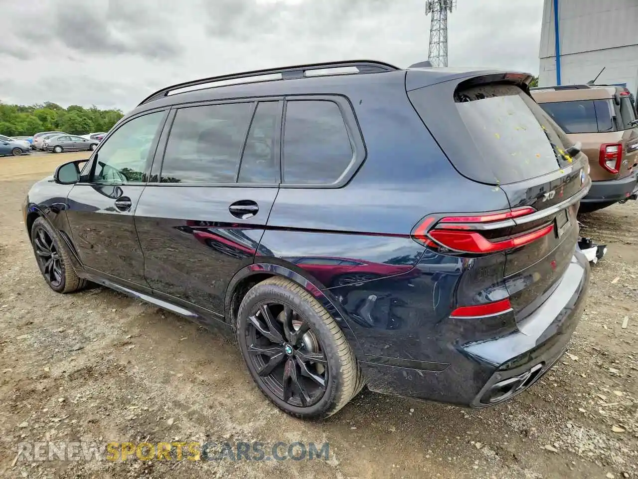 2 fotografías del automóvil dañado 5UX33EM09S9W95622 BMW X7 2025