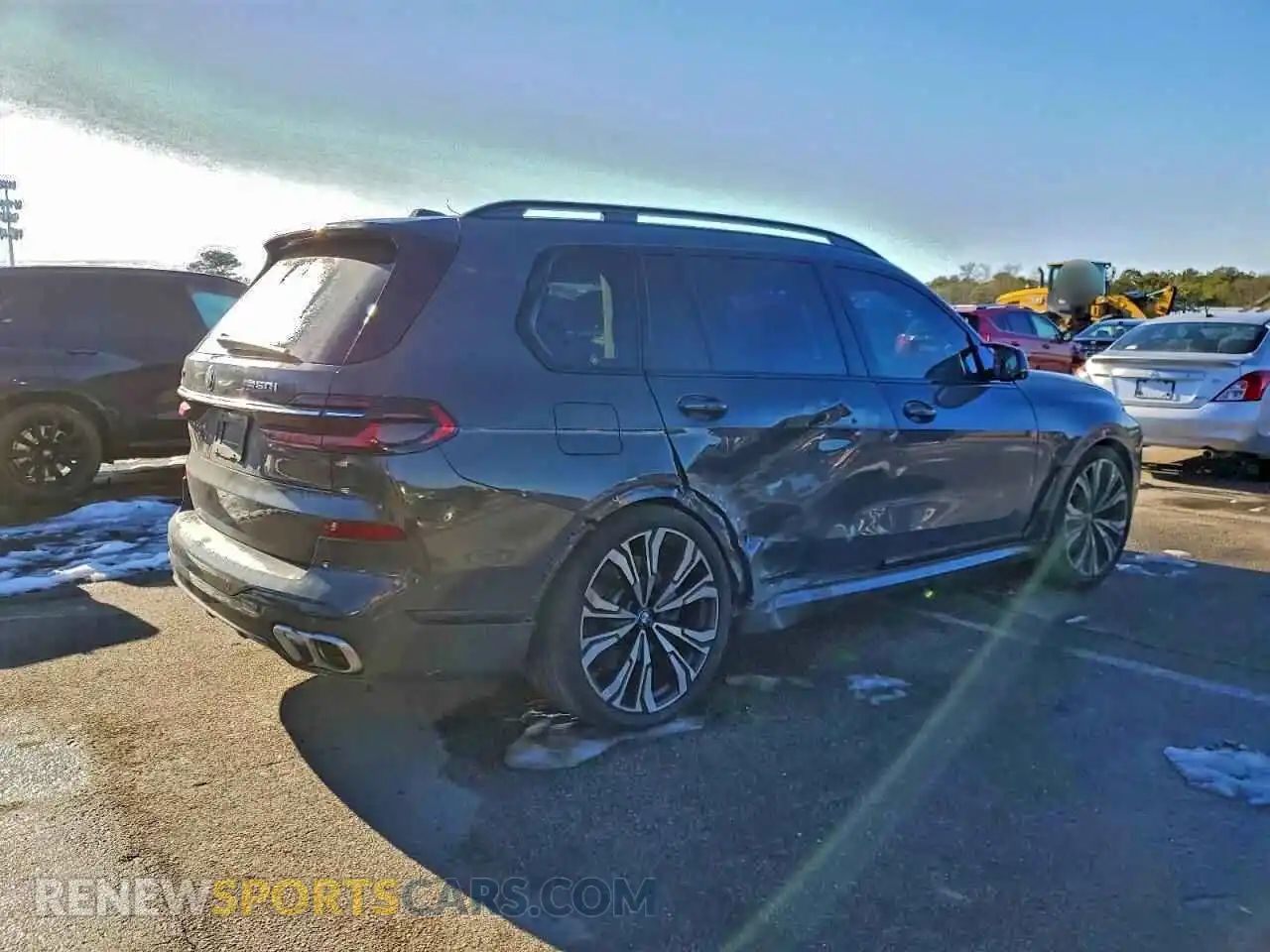 3 Photograph of a damaged car 5UX33EM09S9Z58501 BMW X7 2025