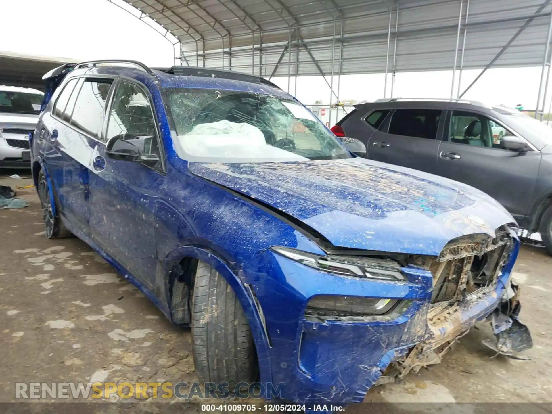 1 Photograph of a damaged car 5UX33EM0XS9X98693 BMW X7 2025