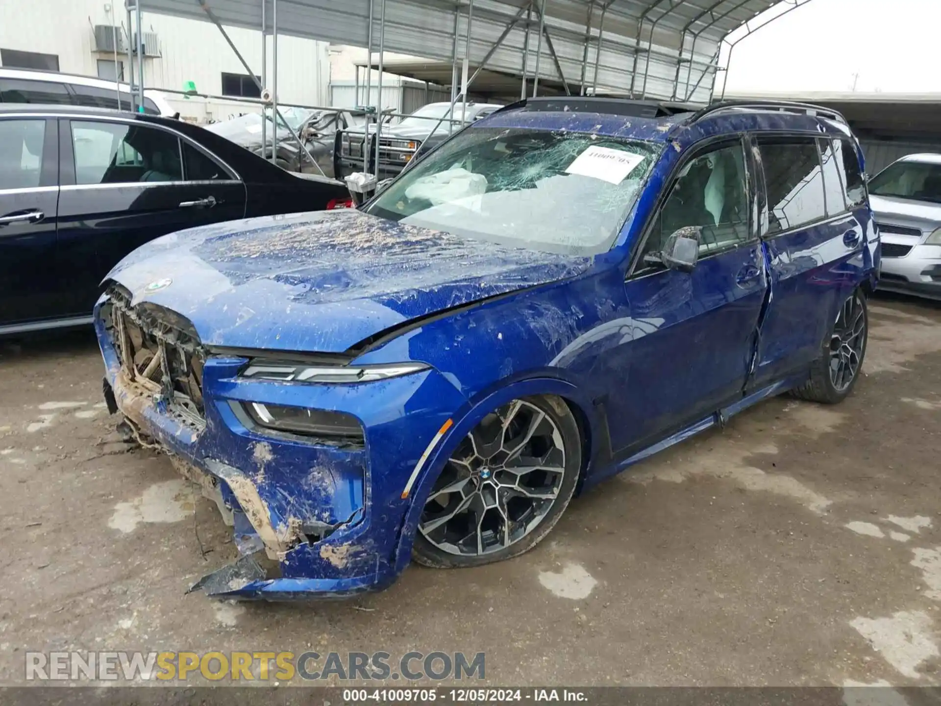 2 Photograph of a damaged car 5UX33EM0XS9X98693 BMW X7 2025