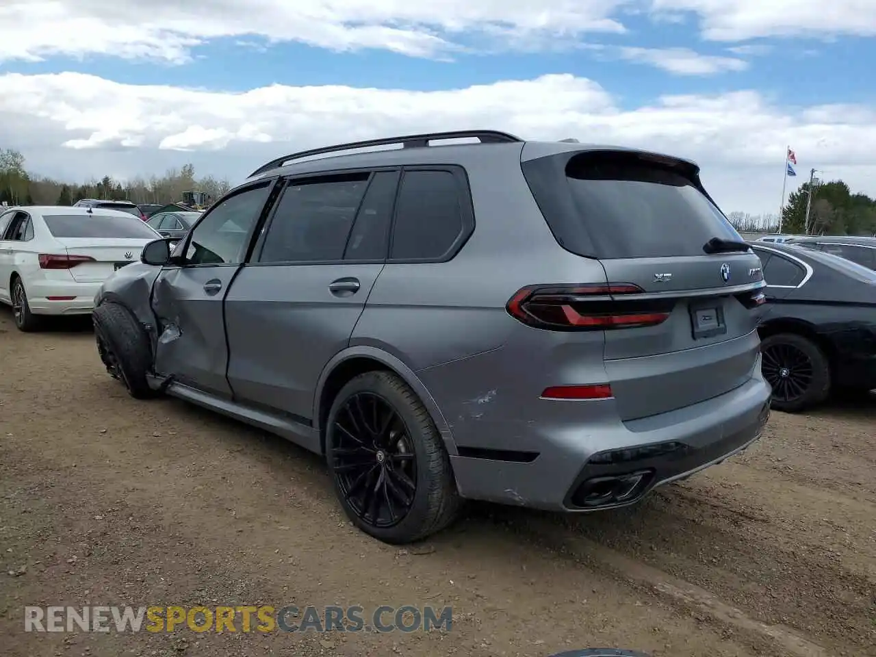 2 Photograph of a damaged car 5UX33EM0XS9Y93934 BMW X7 2025