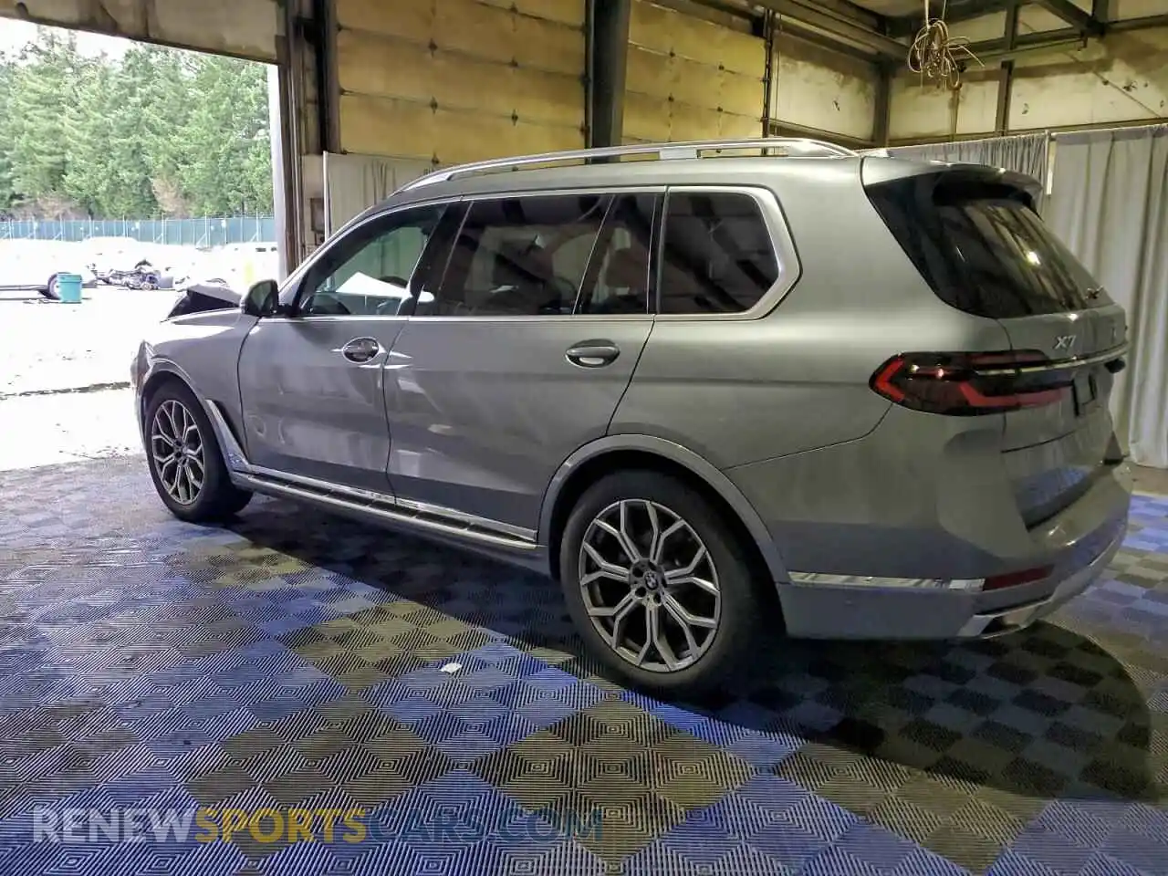 2 fotografías del automóvil dañado 5UX23EM00T9076906 BMW X7 2026
