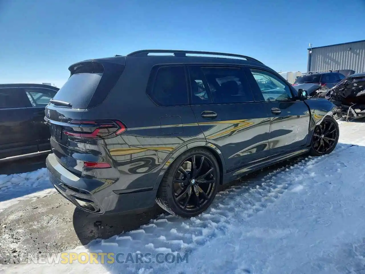 3 Фотография поврежденного автомобиля 5UX23EM00T9101786 BMW X7 2026