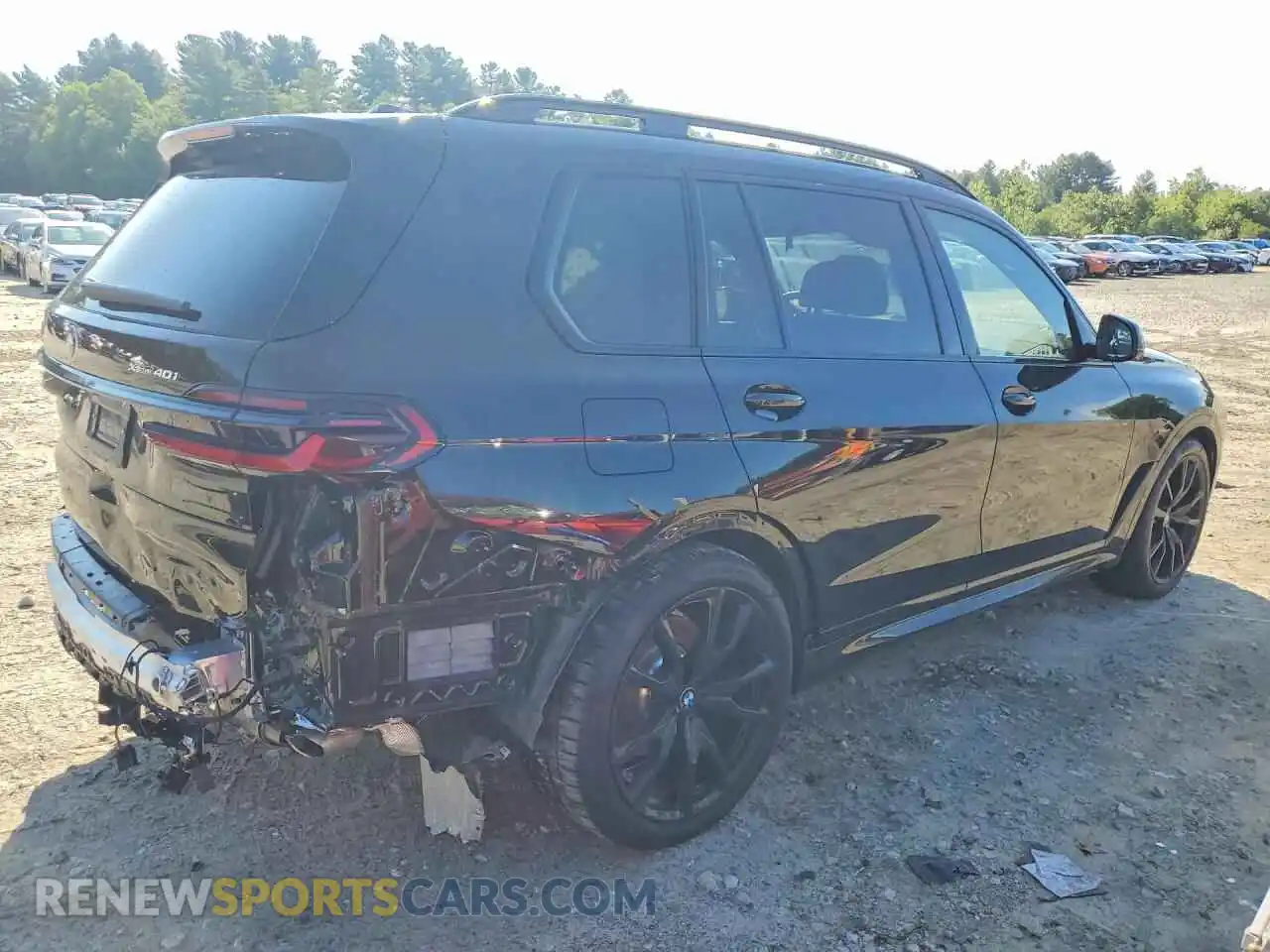 3 Photograph of a damaged car 5UX23EM00T9152754 BMW X7 2026