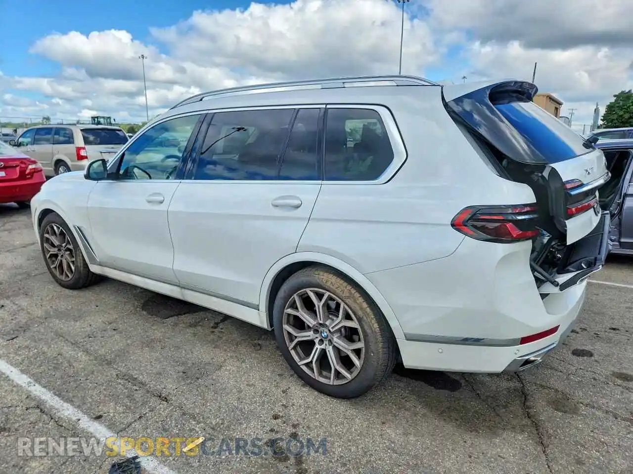 2 fotografías del automóvil dañado 5UX23EM00T9351237 BMW X7 2026