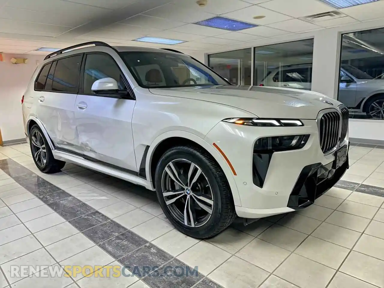 1 Фотография поврежденного автомобиля 5UX23EM02T9158734 BMW X7 2026