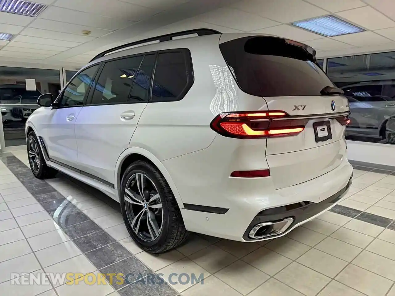 3 Фотография поврежденного автомобиля 5UX23EM02T9158734 BMW X7 2026