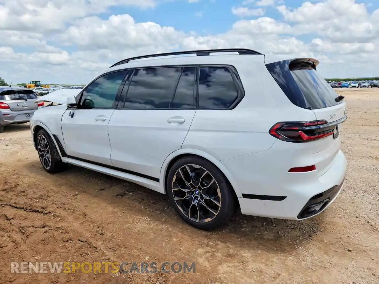 2 Photograph of a damaged car 5UX23EM03T9218133 BMW X7 2026