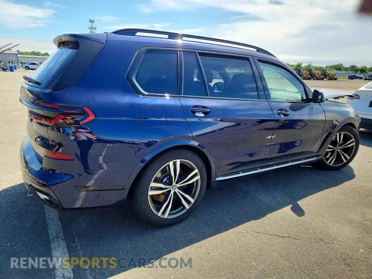 3 Photograph of a damaged car 5UX23EM04T9323456 BMW X7 2026