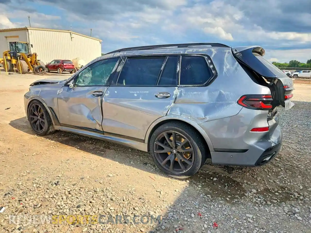 2 Photograph of a damaged car 5UX23EM07T9179787 BMW X7 2026