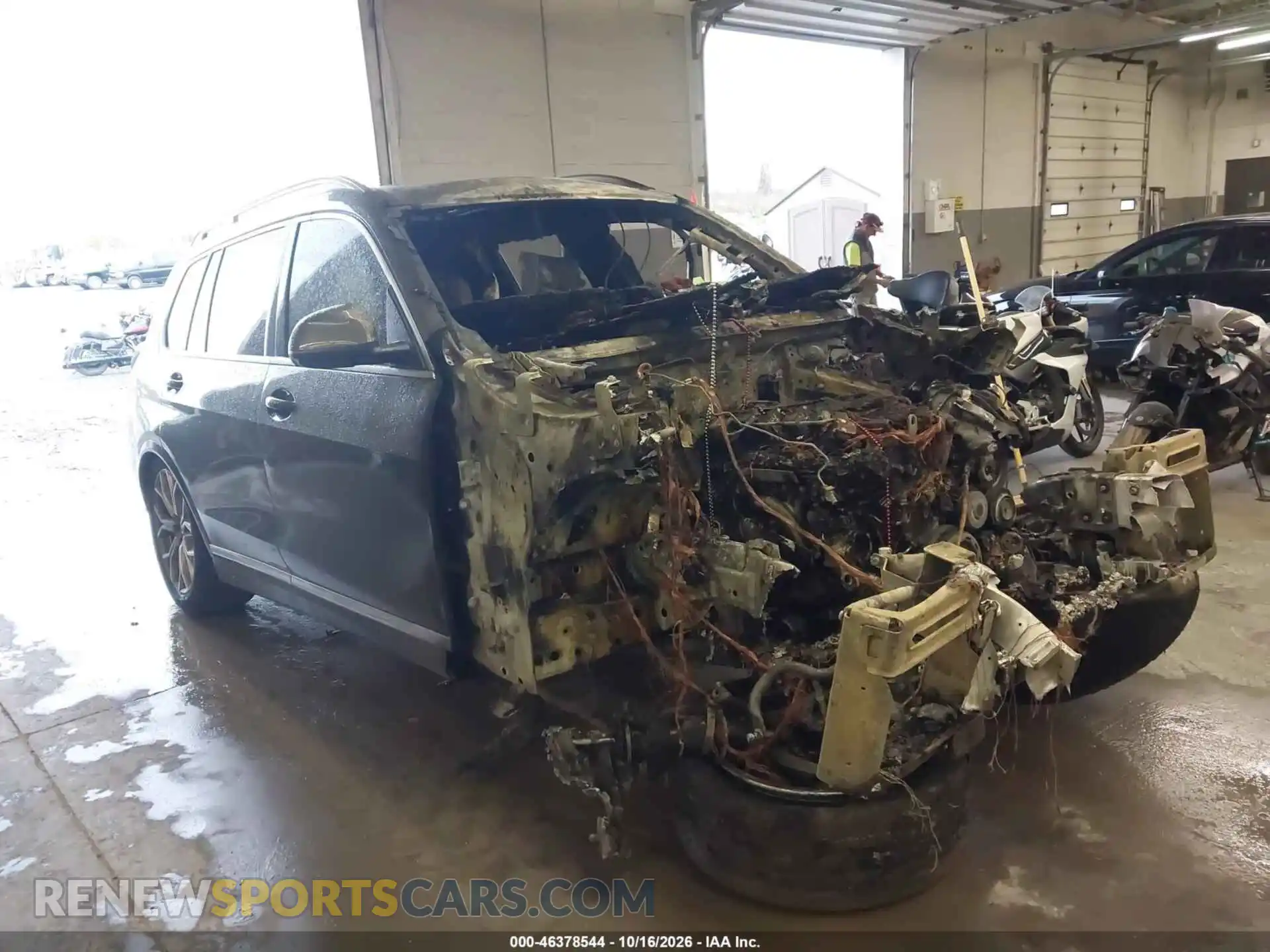 1 Photograph of a damaged car 5UX23EM07T9418397 BMW X7 2026
