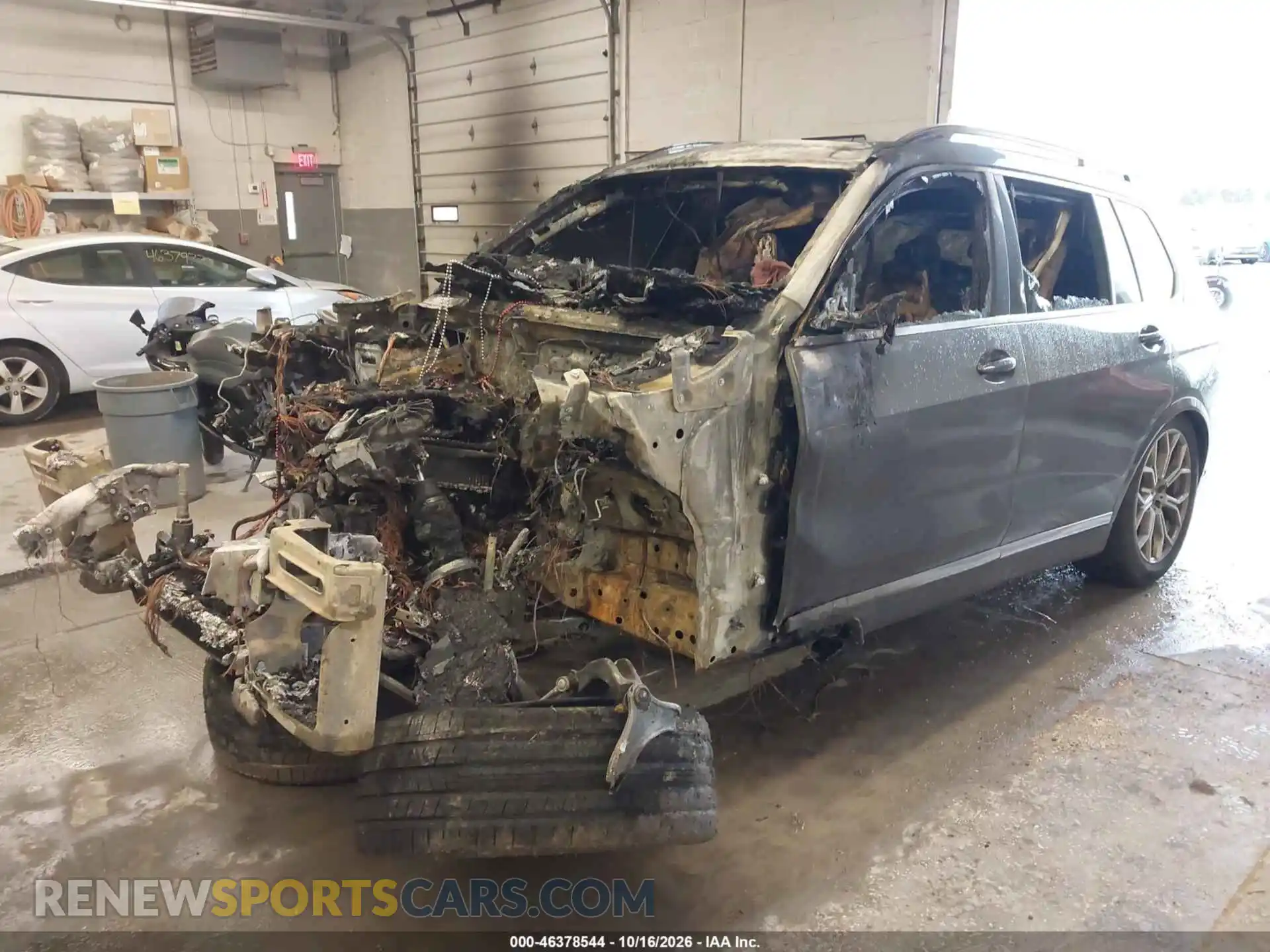 2 Photograph of a damaged car 5UX23EM07T9418397 BMW X7 2026